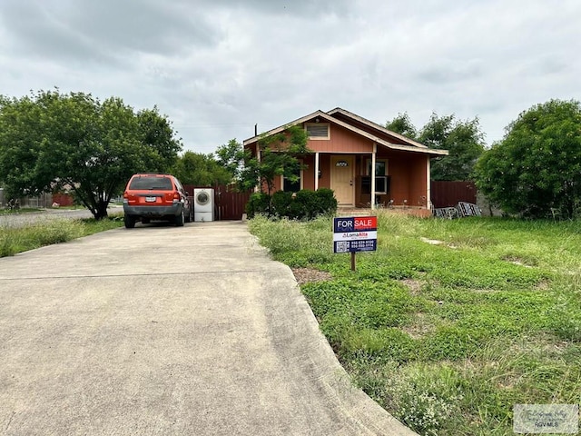 1022 E Monroe Ave, Harlingen, TX 78550 - view of front facade with driveway and fence