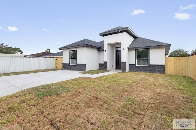 view of front of property with a front lawn