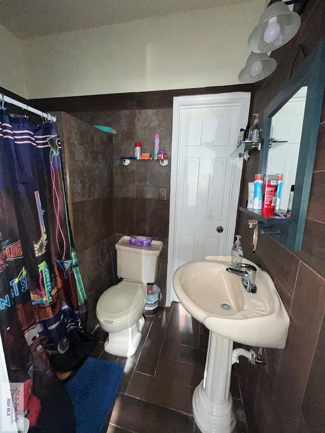 1822 Nasa, Brownsville, TX 78521 - bathroom featuring tile walls, a shower with shower curtain, and toilet