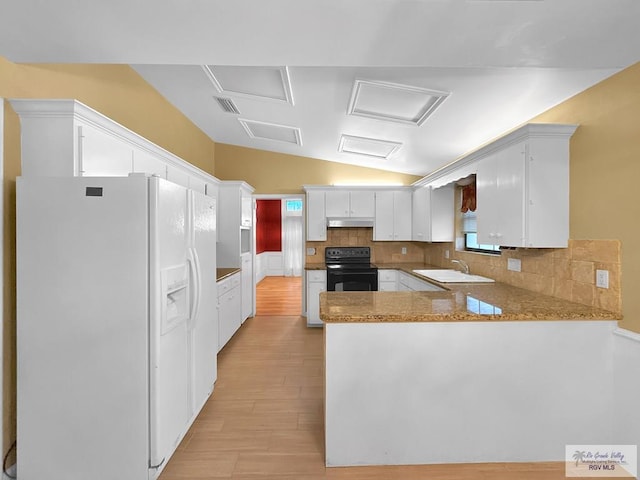 kitchen featuring kitchen peninsula, vaulted ceiling, white refrigerator with ice dispenser, electric range, and light hardwood / wood-style floors