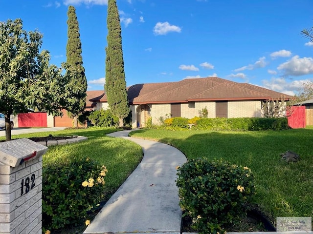 view of front of property with a front yard