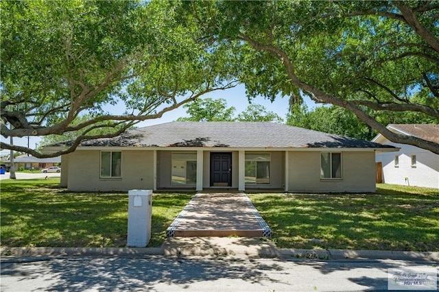 ranch-style house featuring a front lawn