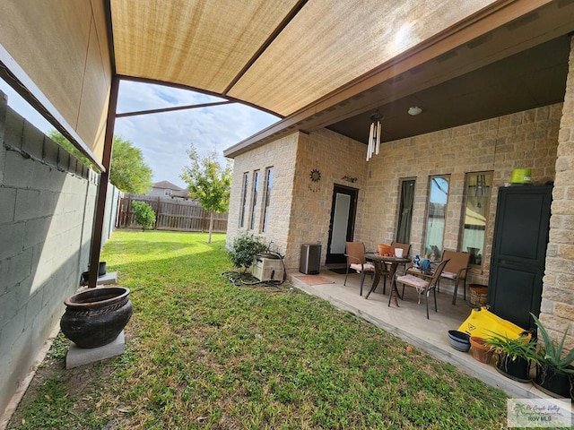 view of yard featuring a patio