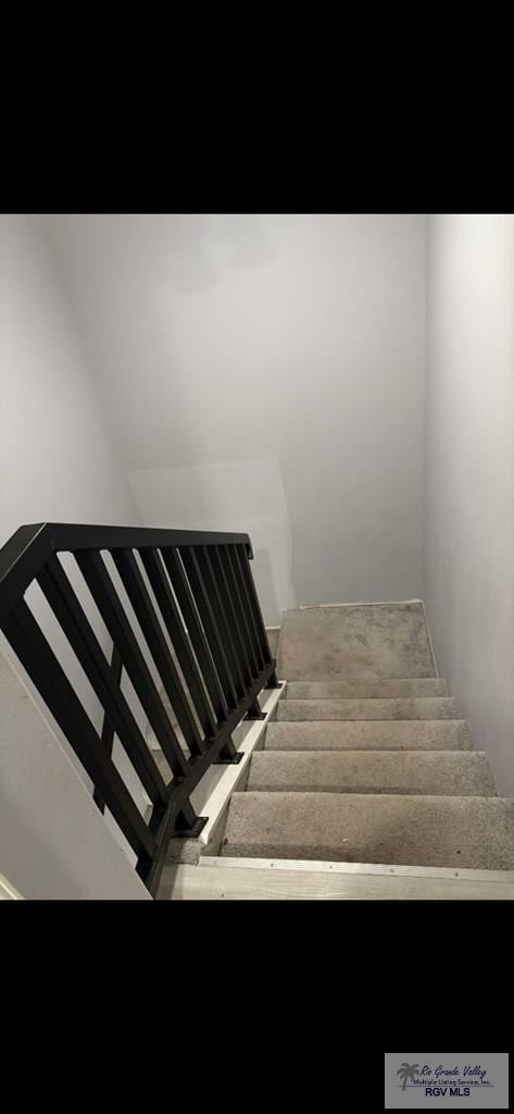 702 S California St, Harlingen, TX 78552 - view of stairs