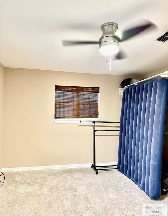 unfurnished room with carpet and ceiling fan