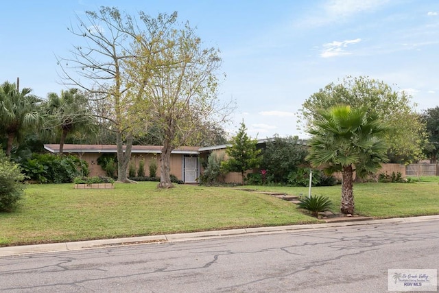 single story home with a front yard