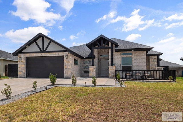 view of front of house featuring driveway, a shingled roof, a front yard, and a garage