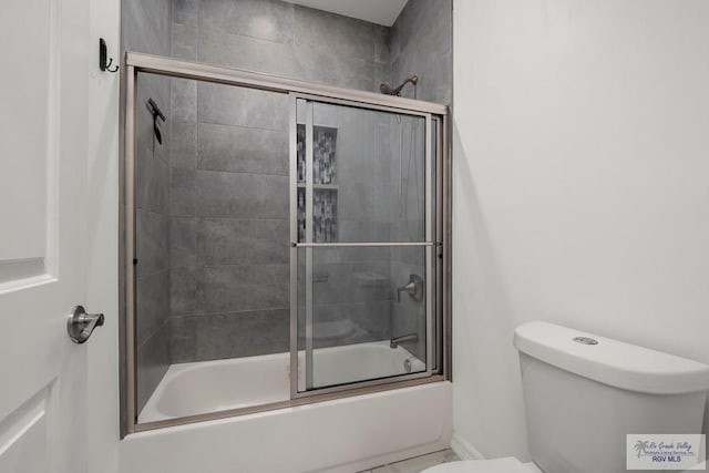 full bath with combined bath / shower with glass door and toilet