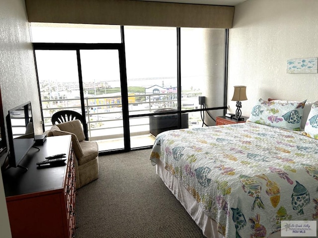 bedroom featuring carpet floors