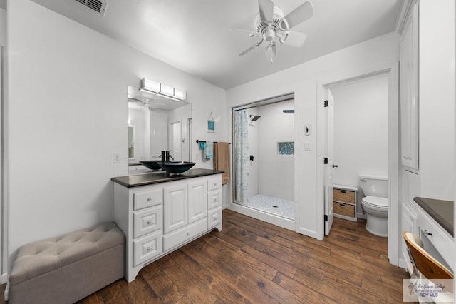 25096 Rabb Rd, La Feria, TX 78559 - full bath featuring a ceiling fan, a stall shower, vanity, and wood finished floors