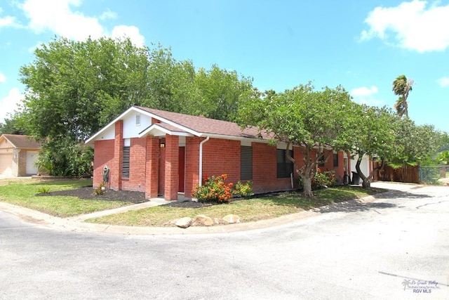 40 Cherokee Ave, Harlingen, TX 78552 - view of front of property featuring brick siding