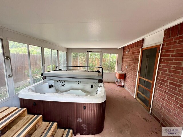 40 Cherokee Ave, Harlingen, TX 78552 - sunroom / solarium with a jacuzzi and plenty of natural light
