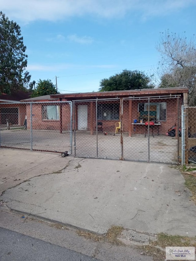 view of front of house featuring an outbuilding