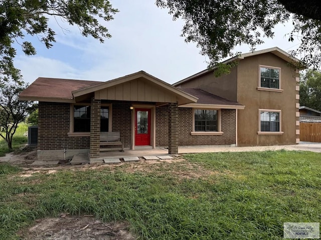 ranch-style home with a front yard