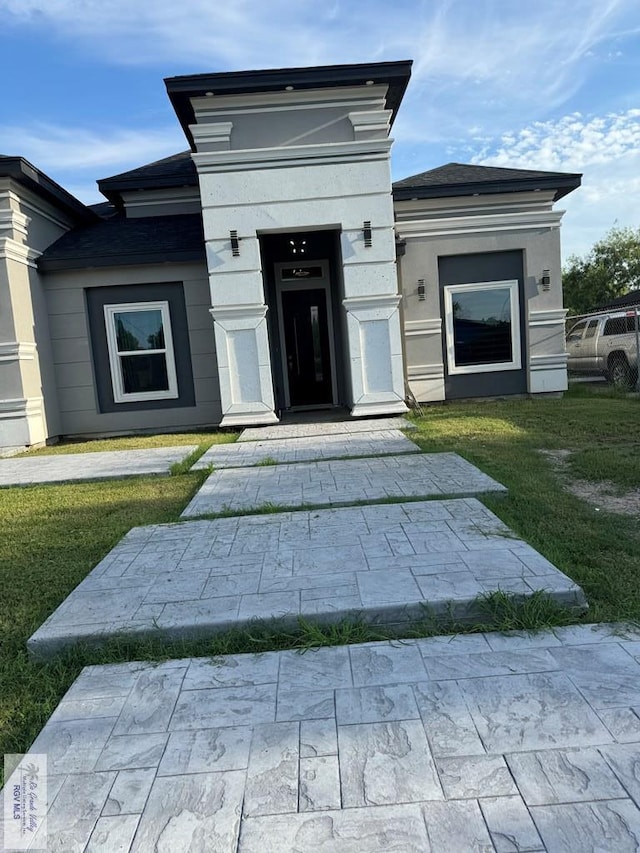 entrance to property featuring a yard