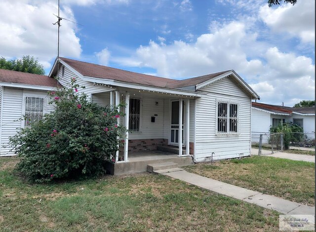 view of front of property with covered porch and a front lawn