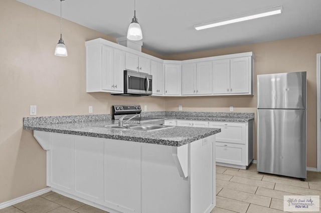 kitchen featuring sink, decorative light fixtures, kitchen peninsula, stainless steel appliances, and white cabinets