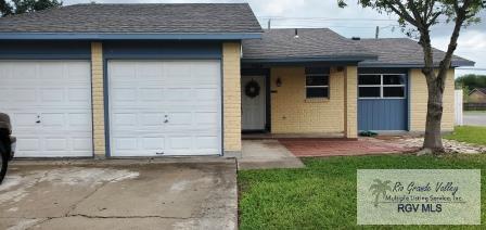 single story home featuring a garage