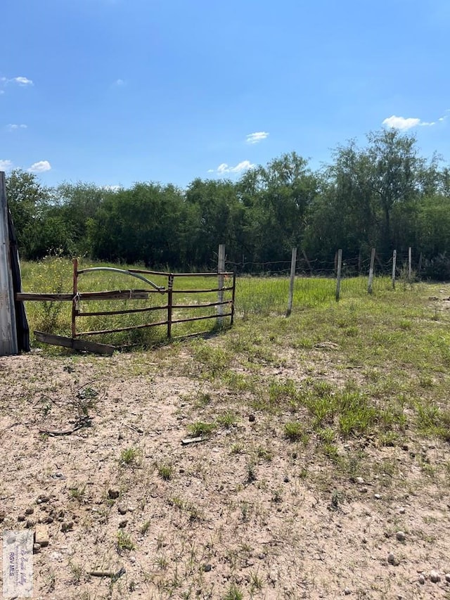 view of yard featuring a rural view