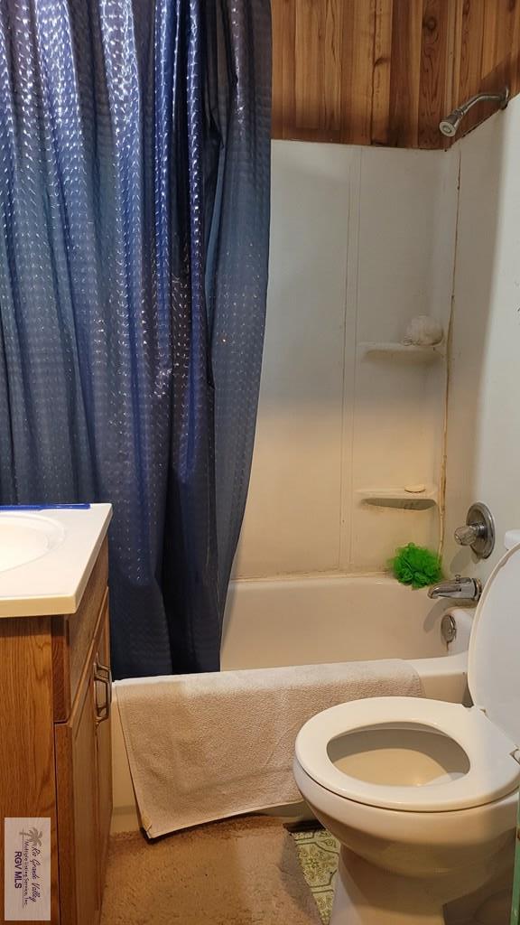 full bathroom with shower / tub combo, vanity, and toilet