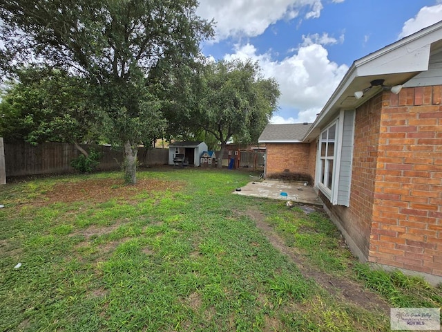 4727 Las Palomas St, Brownsville, TX 78521 - fenced backyard featuring a storage unit and a patio area