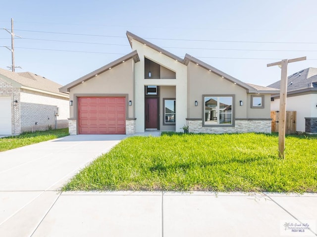 view of front facade featuring a garage and a front lawn