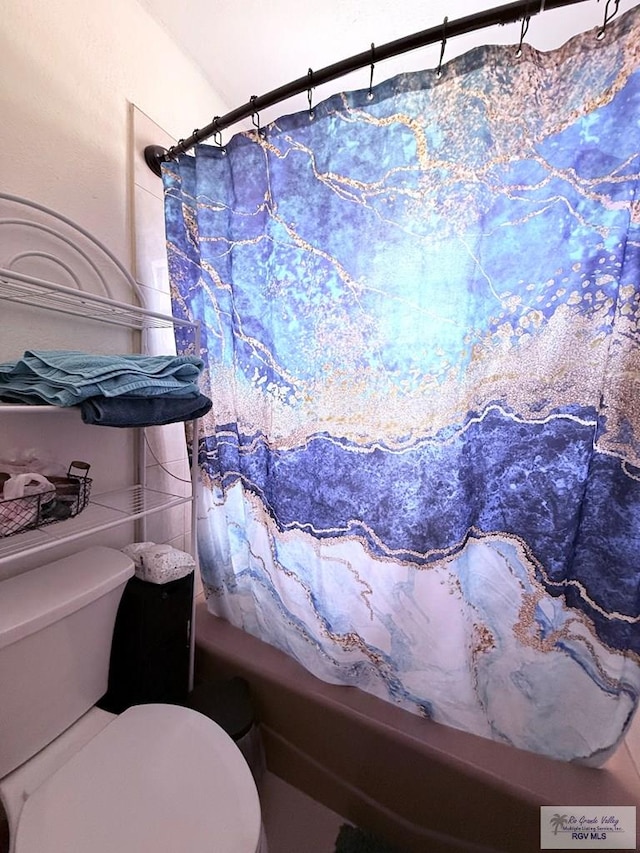 full bathroom featuring shower / bath combination with curtain and toilet