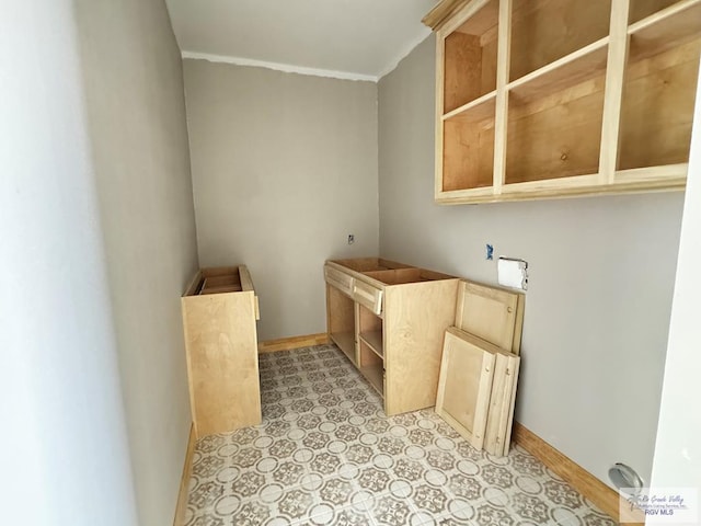 laundry room featuring ornamental molding