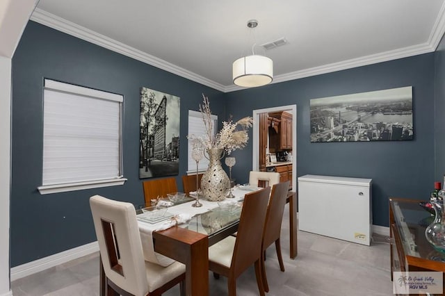 dining area with ornamental molding