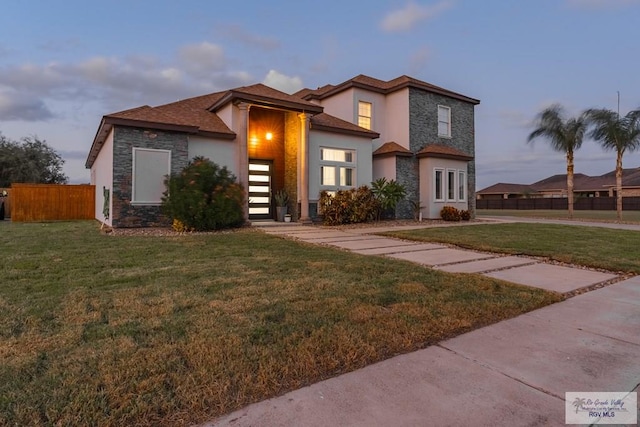 view of front of home featuring a lawn