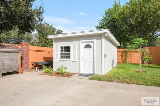 view of outbuilding with a lawn