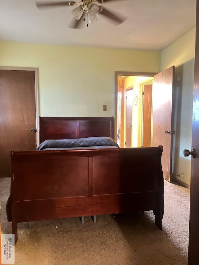 bedroom featuring a ceiling fan and carpet