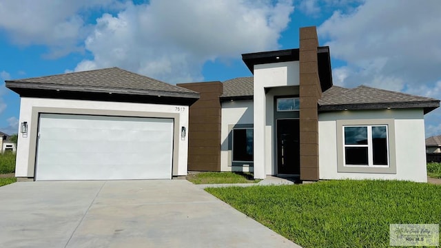 view of front facade featuring a garage and a front yard