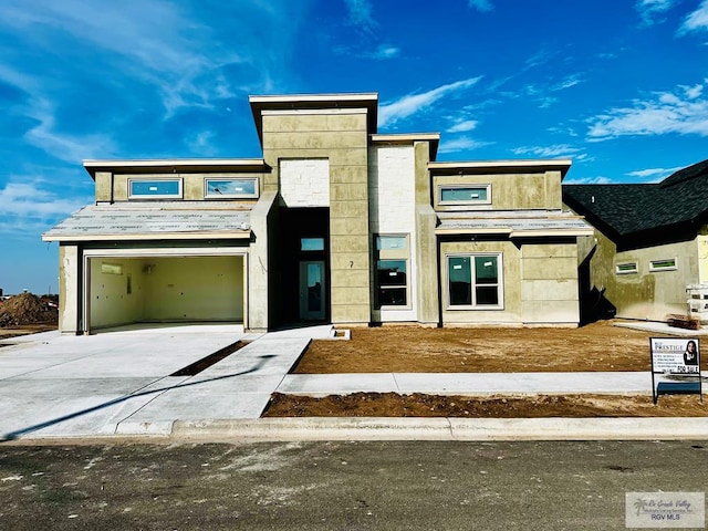 view of front facade with a garage