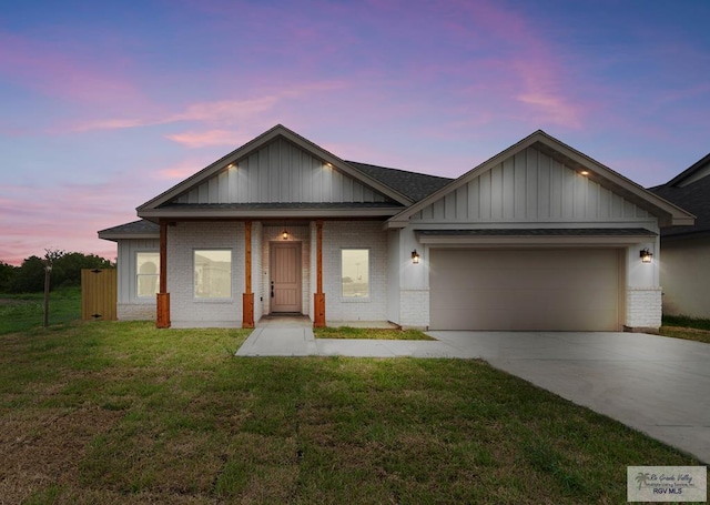 view of front of house featuring a yard and a garage