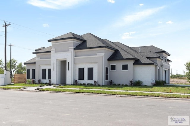 view of front of house featuring a garage and a front yard