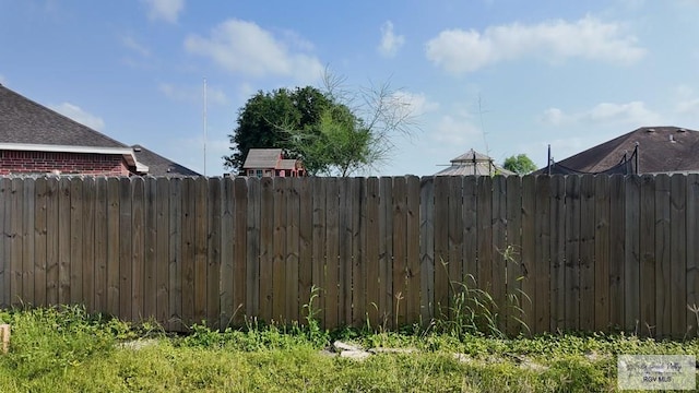 exterior space featuring fence