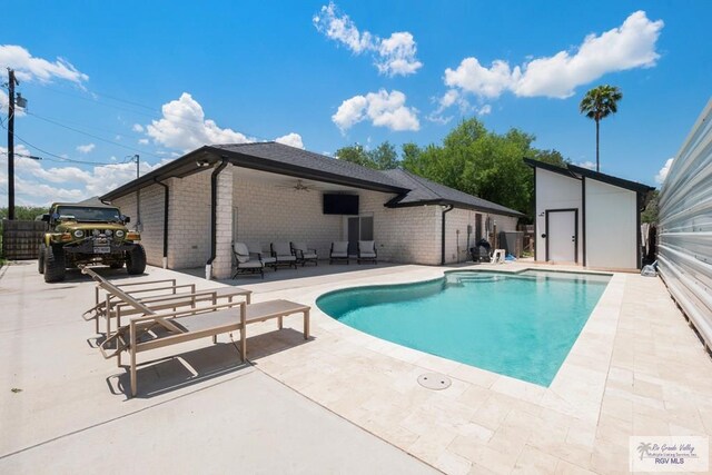 500 Parker Cir # 21, La Feria, TX 78559 - view of pool featuring a patio, ceiling fan, an outdoor hangout area, and fence
