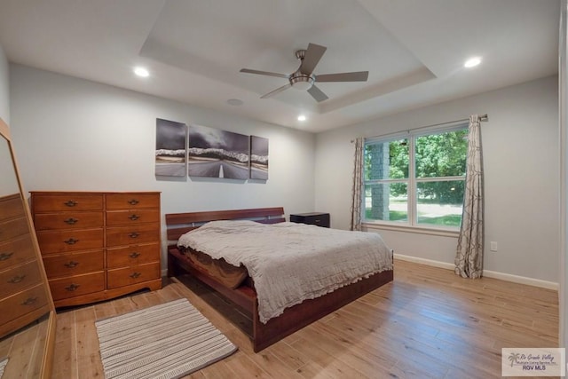 500 Parker Cir # 21, La Feria, TX 78559 - bedroom with light wood-style floors, recessed lighting, a ceiling fan, baseboards, and a tray ceiling