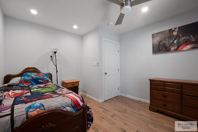 500 Parker Cir # 21, La Feria, TX 78559 - bedroom featuring light wood finished floors, baseboards, ceiling fan, and recessed lighting