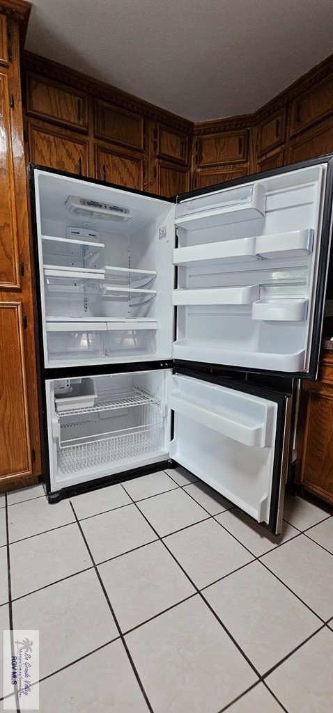 misc room with light tile patterned flooring