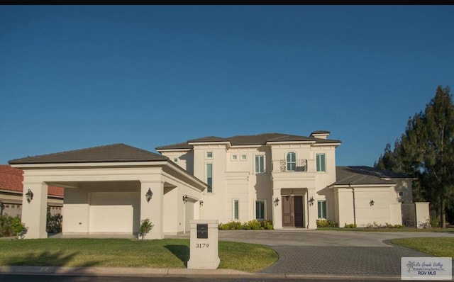 view of front of home featuring a front yard and a balcony