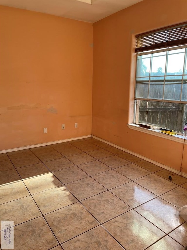 empty room featuring light tile patterned flooring