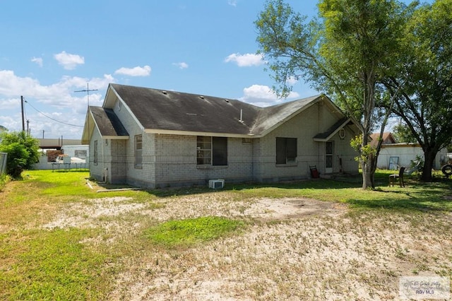 back of house featuring a yard