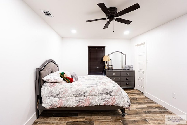 bedroom featuring ceiling fan