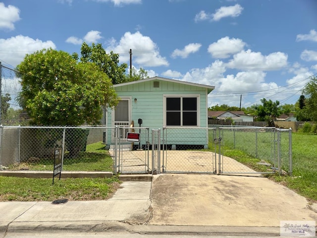 815 E Tyler St, Brownsville, TX 78520 - view of front of property featuring a gate and board and batten siding