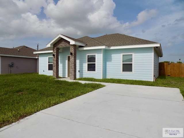 ranch-style home with a front yard