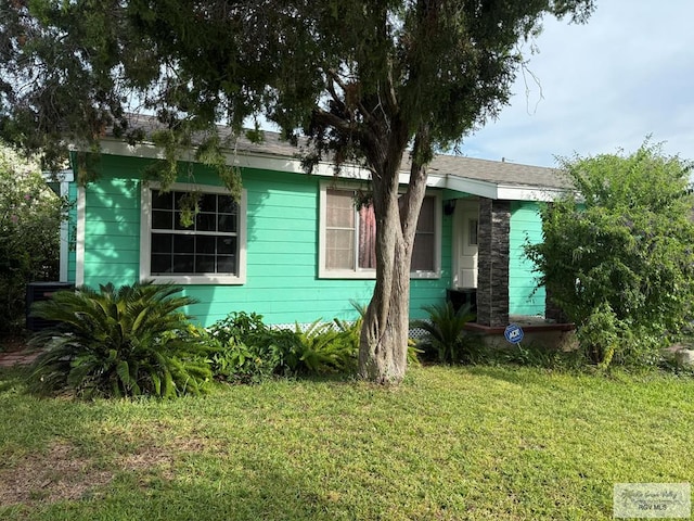 54 Shary Ave, Brownsville, TX 78521 - view of front facade featuring a front yard