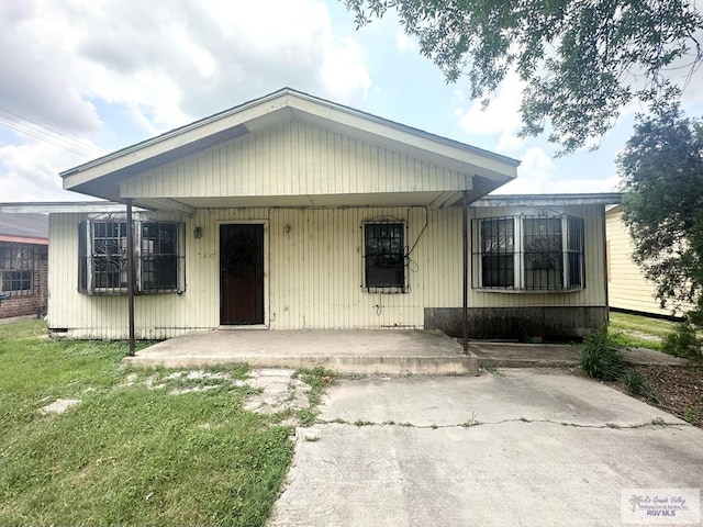 22920 Angel St, Harlingen, TX 78552 - view of front of house with a porch and a front yard