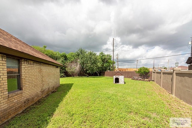 view of yard featuring a fenced backyard
